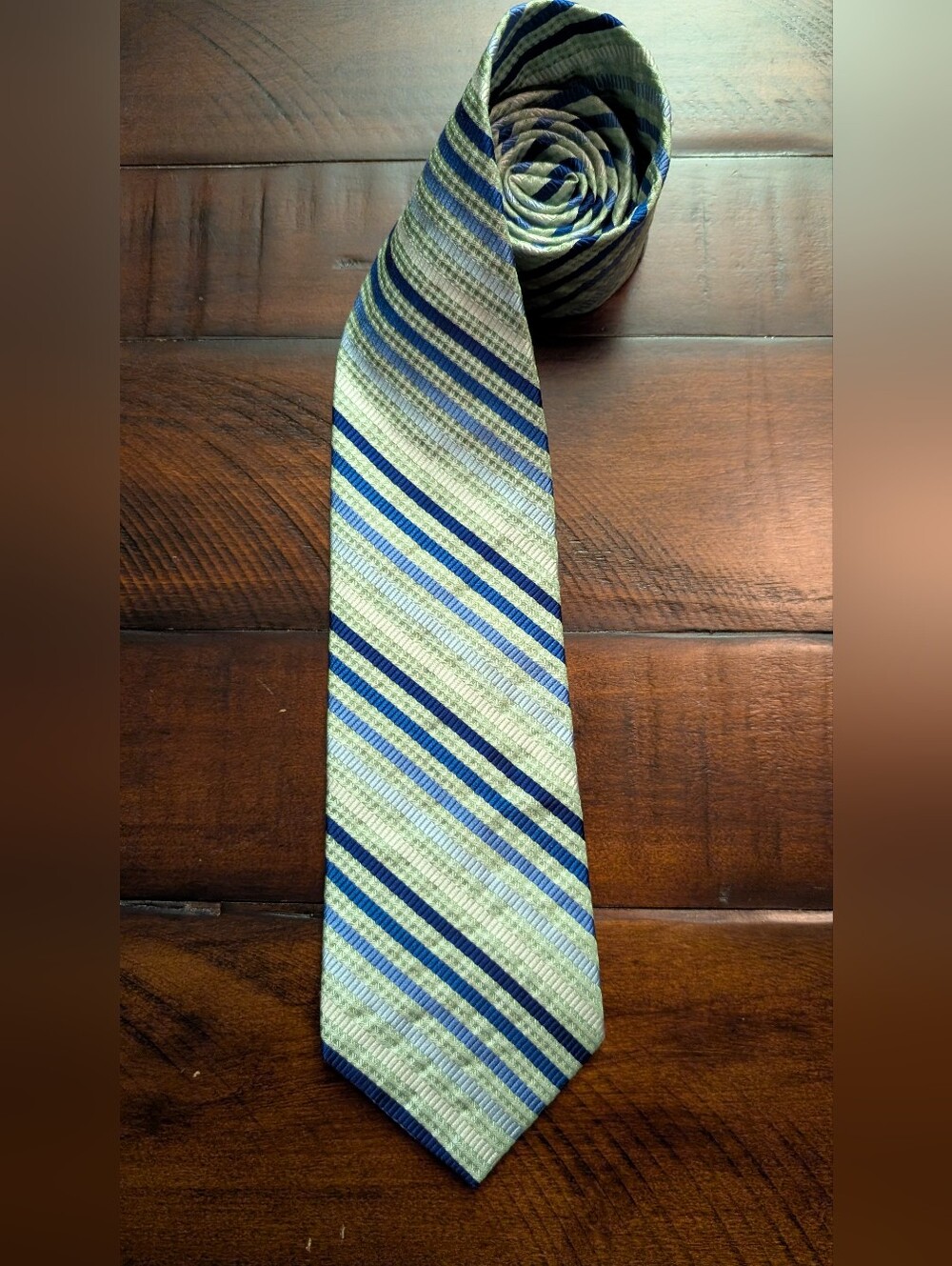 Express Men's Light Green Multi Blue Stripe 100% Italian Silk Neck Tie cthny